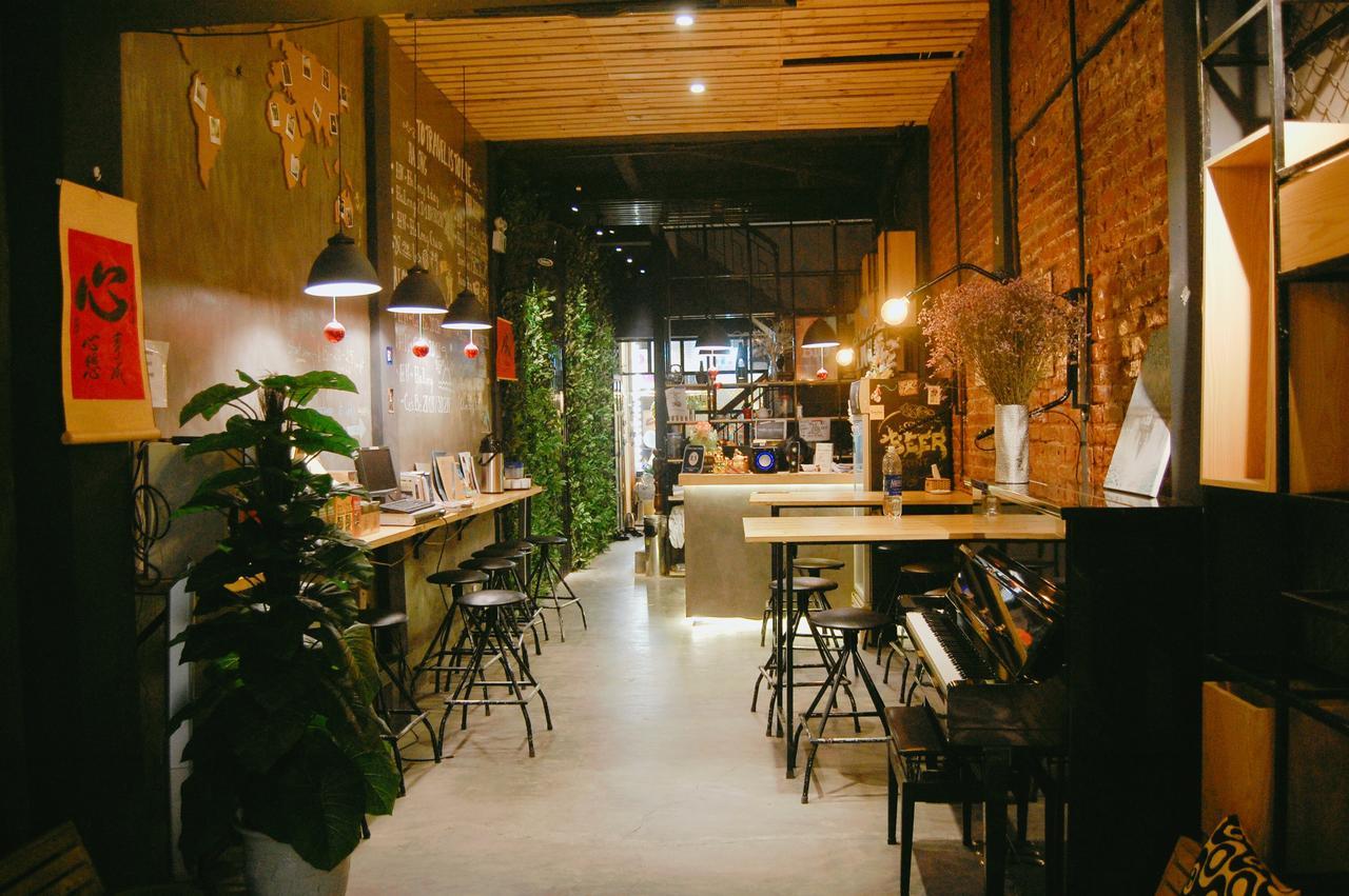 Golden Snake Hostel Hanoi Esterno foto